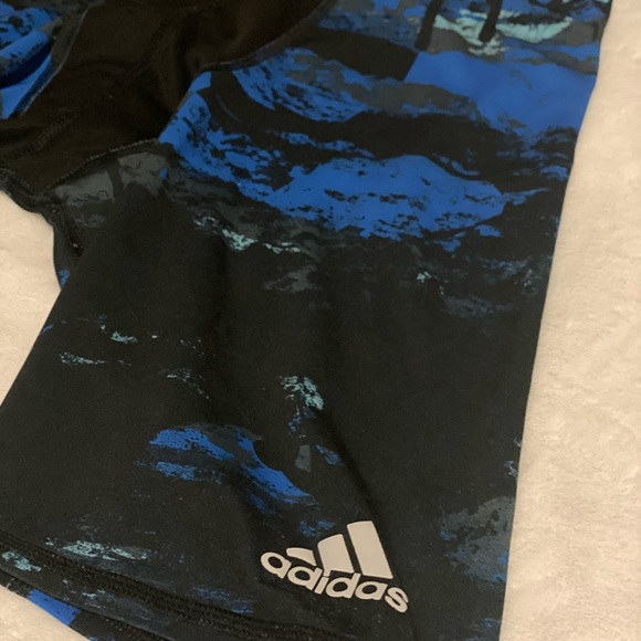 Adidas tech fit - Picture 2 of 5